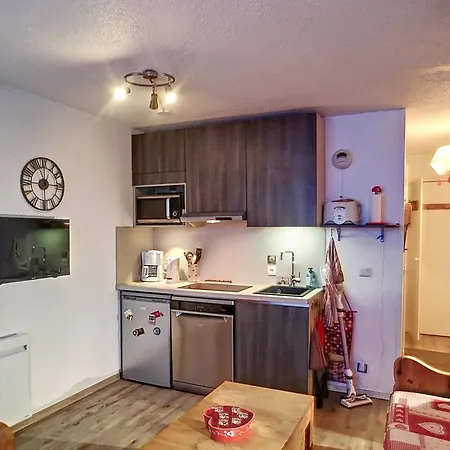 3 Pieces Renove 30m², Acces Direct Aux Pistes, Parking Couvert, Les Menuires - Fr-1-178-388 Apartment *